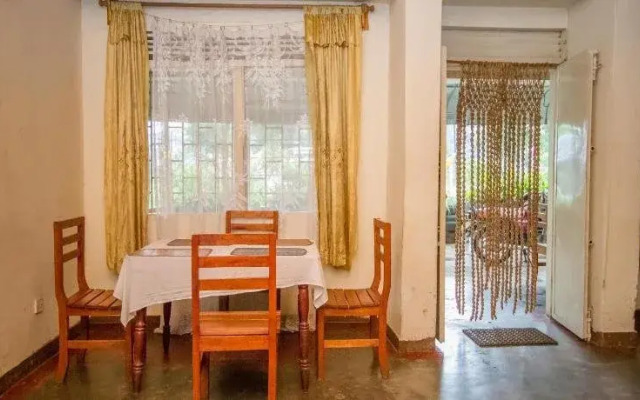 Sabinyo Guest House