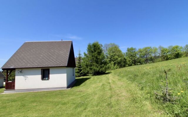 Holiday Hill 42404