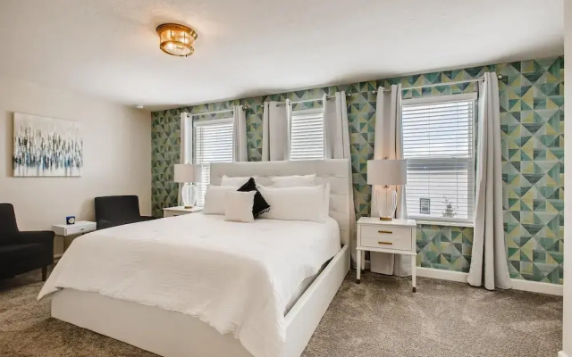 8908 CC - 6BR Luxury Home: Private Pool