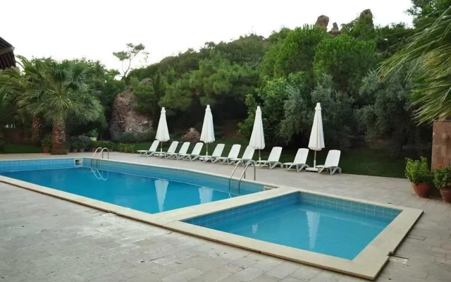 Palm Court Suites