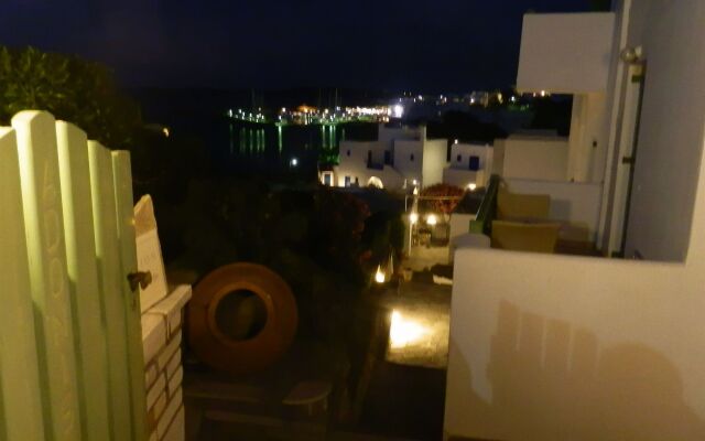 Adonis Hotel Studios & Apartments