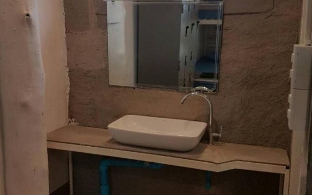 Shut Eye Party Hostel - Adults Only