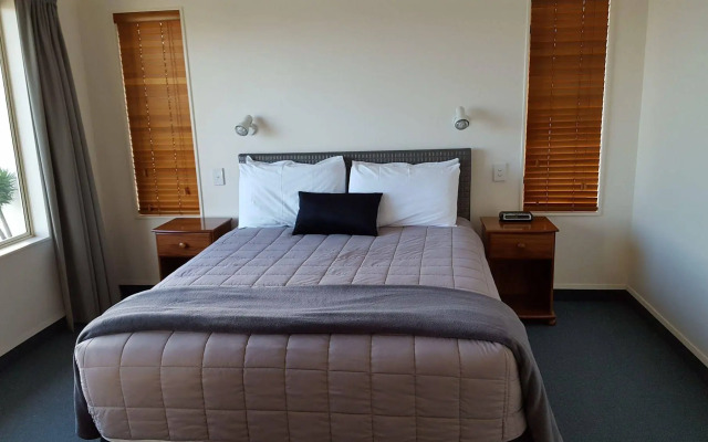 Breakwater Apartments