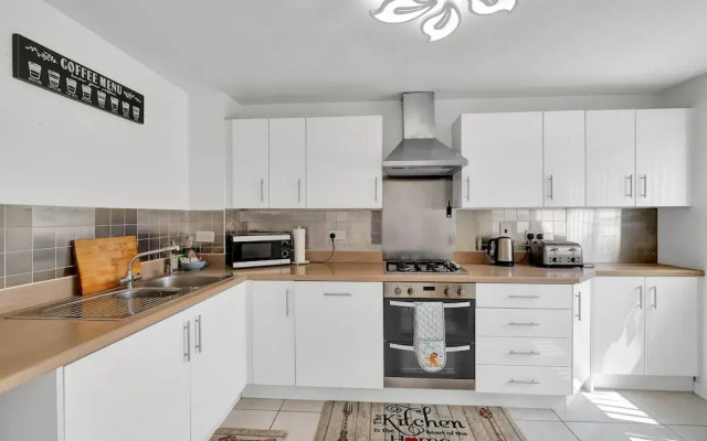 3 Bedroom and 2 Bath House with Balcony