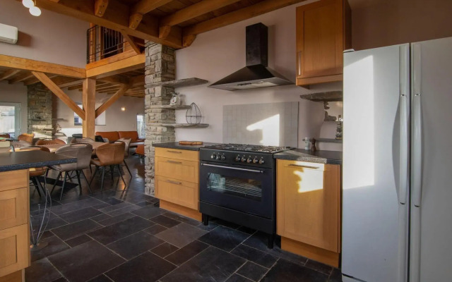 Very spacious house with sauna, spa and countryside views