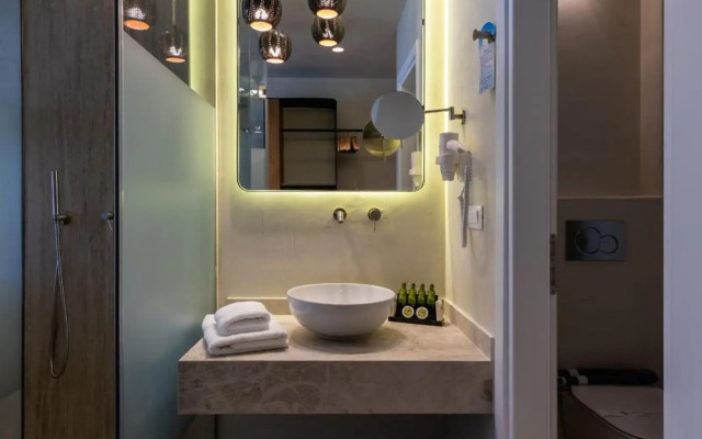 Poseidon Hotel & Suites