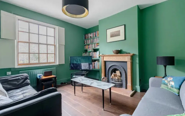 Trendy 2BD House 5 Mins From Willesden Junction!