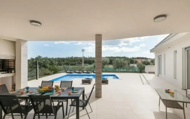 Sandi Comfortable Holiday Residence
