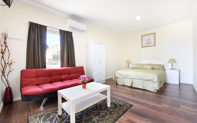 The Oasis - 6 Turnberry Drive, Links Lady Bay