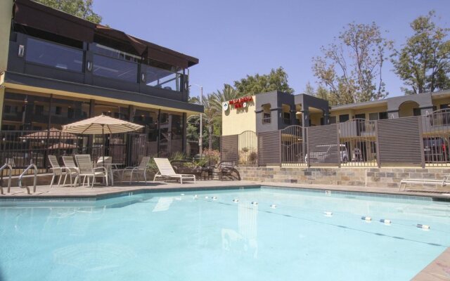 GreenTree Pasadena Inn