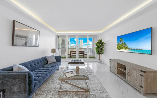 Serene and Modern Apartment Centrally Located