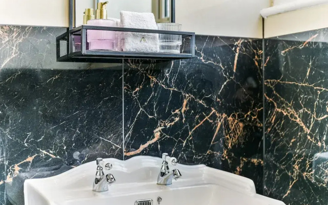 Avari Apartments - Hatton Collection