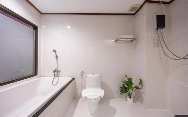 The President Hotel at Chokchai 4