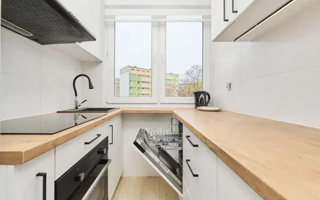 Charming Apartment Fabryczna by Renters