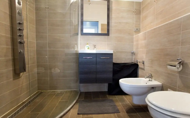 Budapest Easy Flat - Penthouse Basilica