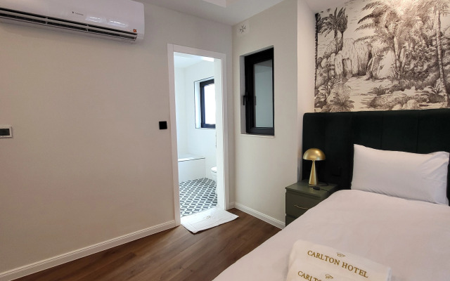 Carlton Hotel