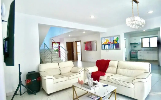 Villa Pravda Guerra 4BR 6BDS 12PAX