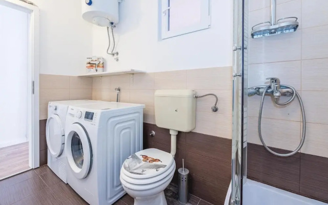 Amazing Home in Brodarica With Wifi and 6 Bedrooms