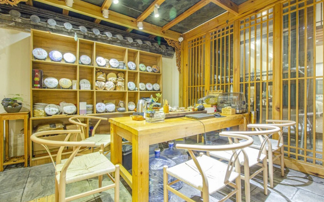 Lijiang Family And Hostel Inn