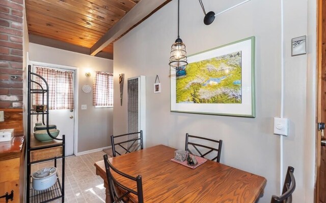 044 - Lazy Bear Chalet