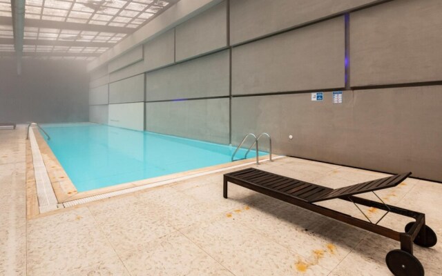 Central Studio Flat With Shared Pool in Sisli