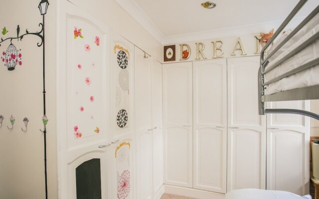 Spacious 3 Bedroom in South East London With Garden