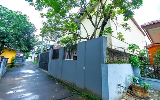 OYO Life 2420 Kost Luqman 1