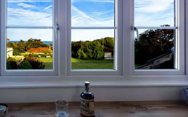 Elegant 2BR Broadstairs Coastal Escape by Adliv