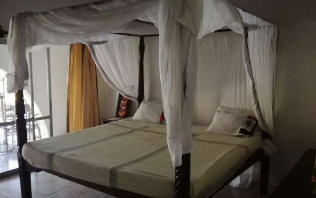 Travellers Paradise Diani - Hostel