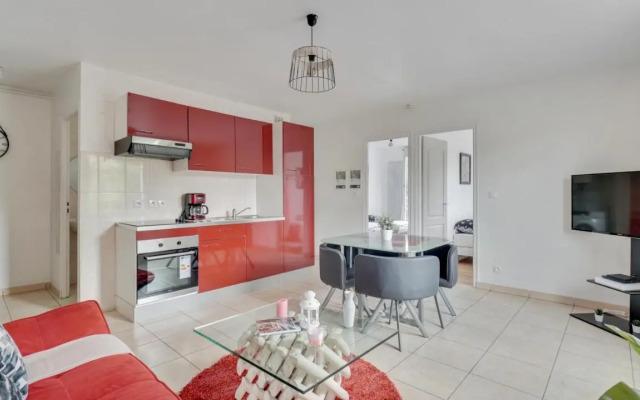 Chic apart with parking near Paris