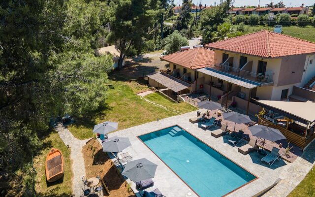 Pefkon Suites