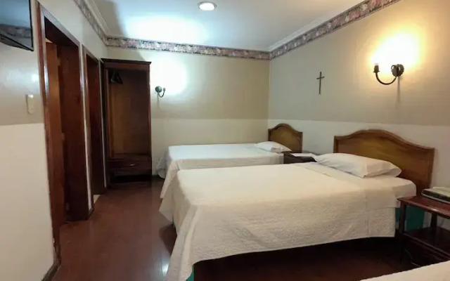 Hotel & Suites El Quijote