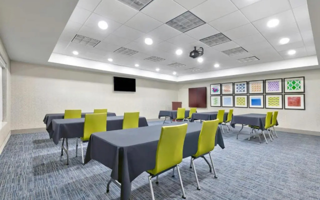 Holiday Inn Express Hotel & Suites Kansas City - Grandview