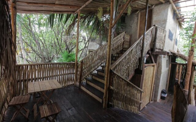 Hostel Bambu Gran Palas and Cenote