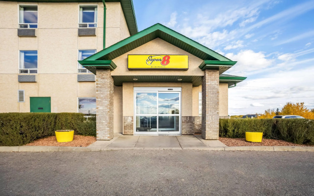 Super 8 by Wyndham Prince Albert