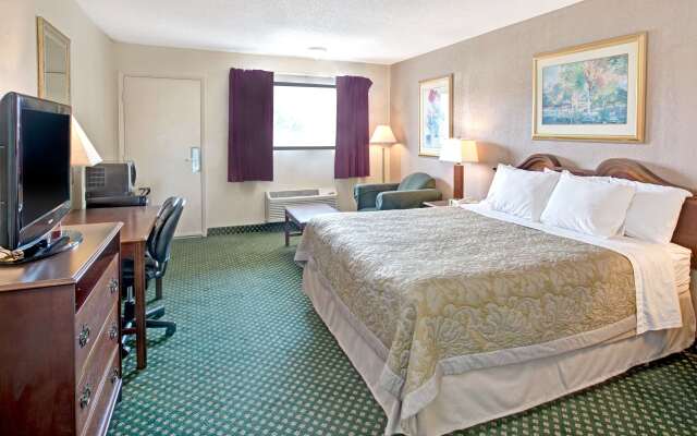 Super 8 by Wyndham Shelby