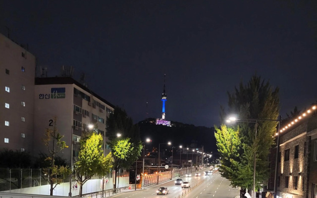 Newly renovated spacious 2 bedroom unit in HBC