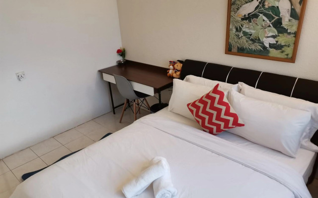 InvincibleSeaview Batu Ferrighi Sri Sayang 無敵海景 2-5