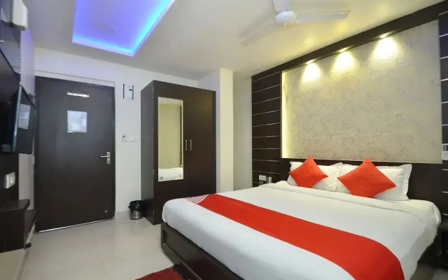 Ashu Hotel by OYO Rooms