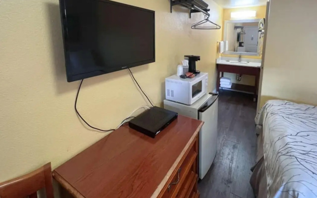 Van Ness Inn
