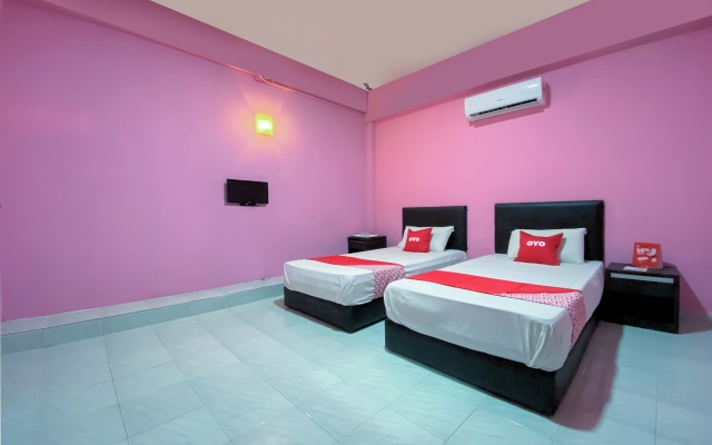 Super OYO 90039 Coop Hotel Kangar
