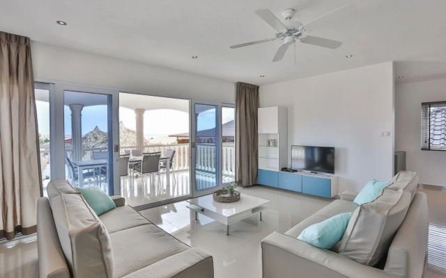 Luxury Villa With Pool in Jan Thiel
