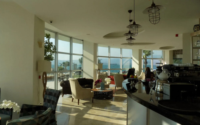Marine Suites and Spa