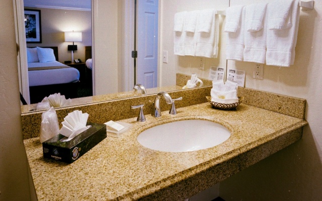 Pines Inn & Suites