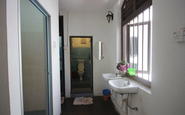 Cocoa Mews Cafe & Homestay - Hostel