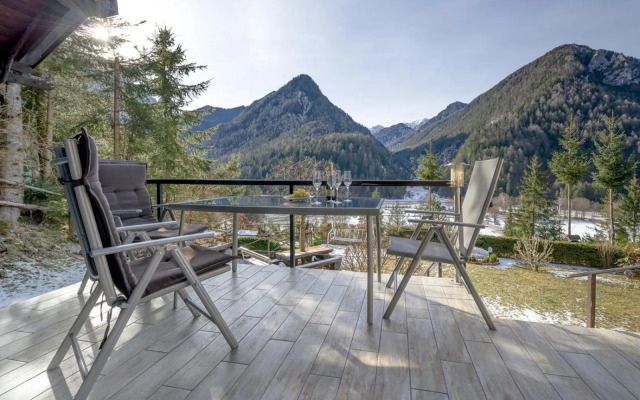 Outstanding Lake View.