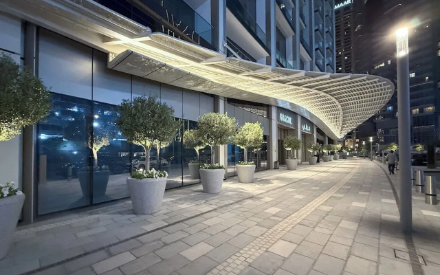 Skyline Serenity -Burj Khalifa View 3905