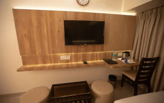 Hotel Naaz Executive Near T2 Airport