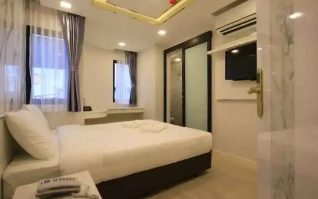 Pratunam Atrium Hotel