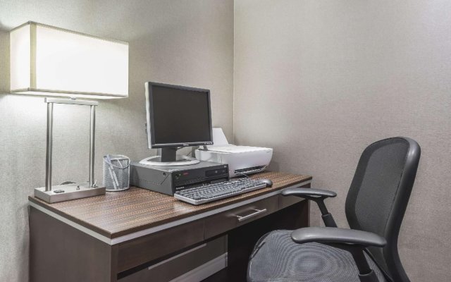 Comfort Inn Toronto City Centre